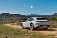 ポルシェが「タイカン クロスツーリスモ」を発表　電動の高性能クロスオーバーが登場の画像