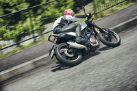 現在におけるハスクバーナのロードモデルのラインナップは3種類。今回試乗した「ヴィットピレン401」の他に、700ccクラスのエンジンを搭載した「ヴィットピレン701」、スクランブラースタイルの「スヴァルトピレン401」が用意されている。