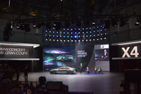 BMWのプレスカンファレンスの様子。