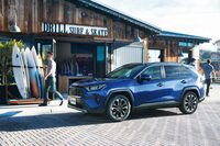 ファッションやスタイルに関する感度が高い方々の間でも、ひと目ぼれで購入されることがままあったという先代「RAV4」。6代目となる新型に、そうしたデザインのパワーはあるのだろうか？