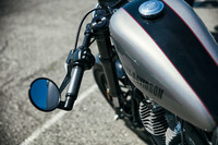 ボディーサイズ：全長×全幅×全高＝2185×--×--mm
	ホイールベース：1505mm
	重量：259kg
	エンジン：1201cc 空冷4ストローク V型2気筒 OHV 2バルブ
	最高出力：--ps/--rpm
	最大トルク：96Nm（9.8kgm）/4000rpm
	価格：189万円（車体価格［155万6000円］＋カフェカスタム・コアパッケージ［33万4000円］）
	※スペックは「XL1200CXロードスター」のもの。