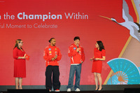 「シェル チャンピオンズクラブ」にサプライズゲストとして登場したスクーデリア・フェラーリのルイス・ハミルトン選手（写真左）とシャルル・ルクレール選手（同右）。