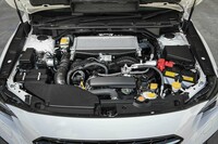 新グレード「STI Sport R」の目玉となる2.4リッター水平対向4気筒ターボエンジン。最高出力275PS、最大トルク375N・mを発生する。