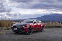 今回の試乗車のボディーカラーは「ブラック×エモーショナルレッドII」。これを含めてツートーンが6種類、モノトーンが6色ラインナップされている。