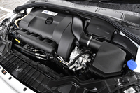 ロムチューンが施された、3リッター直6ターボエンジン。最高出力はノーマル比で25psアップ、最大トルクは4.0kgm増しとなる。
    