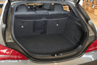 荷室の容量は、標準の状態で495リッター。後席を前方に倒すことで、最大1395リッターにまで拡大できる。（写真をクリックすると荷室のアレンジが見られます）