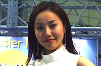 
	「サンバー スポーツトラック」の解説をしてくれた、大野由紀子さん。
	 