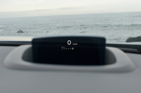 運転席側のダッシュボード上に置かれるヘッドアップディスプレイ。上級モデル「グリフ」限定のアイテムである。