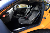 シートはサイドエアバッグを装備する関係で、レカロからスパルコに変更。プラットフォームの改良により、足元スペースの広さが増しているという。