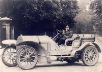 
    大倉喜七郎男爵と1905年「フィアット100HP」
    