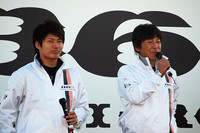 レーシングドライバー大嶋和也（写真左）、影山正彦（写真右）の両氏。