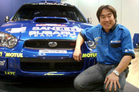 新井敏弘選手は、12月9日に予定されているチャンピオン認証式に紋付袴姿で出席すると宣言！「レオタード（タキシード？）は似合わないし……」というコメントも飛び出し会場は大笑い。