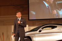 SIM-Drive社長を務める、慶応義塾大学教授の清水浩氏。「EVの技術をオープンソースで早く社会に広めるのが使命です」。