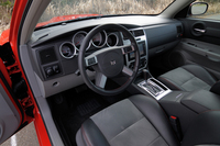 ダッジ・チャージャー SRT8（FR/5AT）【ブリーフテスト】の画像