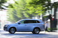 車載計によると、今回のテストでは全行程の47％をEVモードで、53％をHVモードで走行。満タン法による燃費は12.5km/リッターとなった。より充電スポットを活用したり、積極的に「SAVE」モードや「CHARGE」モードを活用したりといった工夫をすれば、もっと燃費をのばせたかもしれない。