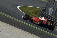 今年未勝利のフェラーリは、地元イタリアでパワーユニットを改善。ライバルのレッドブルが不得手とする超高速サーキットということもあり、予選ではベッテル（写真）3位、キミ・ライコネン4位と、メルセデスに次いで2列目を占拠した。レースではハミルトンのスタート失敗で2位、3位が転がり込んでくるも、メルセデスが1ストップなのに対しフェラーリは2ストップで戦わなければならず、結果予選と同じ順位でチェッカードフラッグを受けた。地元の大観衆は惜しみない声援を送っていたが、フェラーリの今年の戦いぶりには、どれほどが満足しているのか？（Photo=Ferrari）