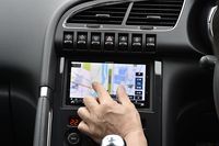      ピンチイン／ピンチアウトで地図スケールの変更ができる。好みのスケールにきめ細かく調整できるのがいい。     