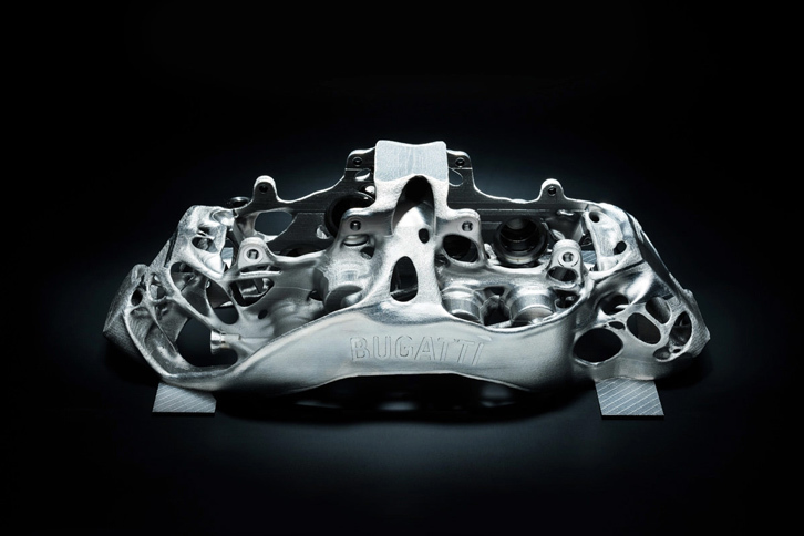 3Dプリンターで製作されたチタン製ブレーキキャリパー。