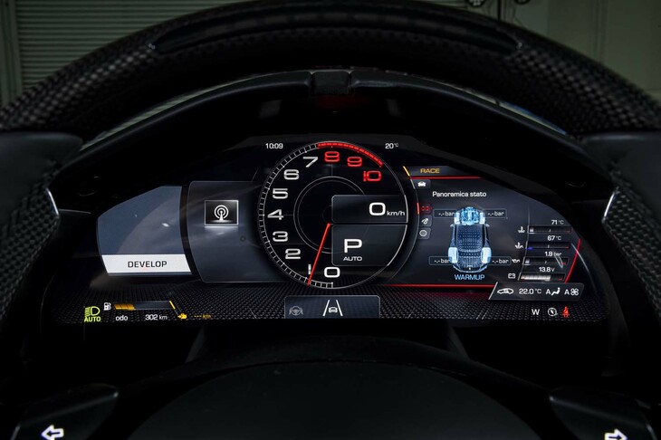 フェラーリ・ローマ スパイダー（液晶メーター）