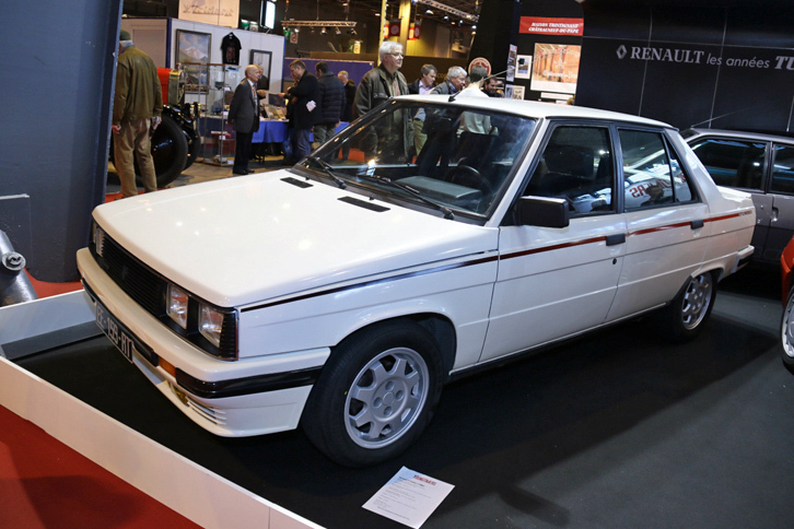 ルノーのターボ攻勢は当時、このようなコンパクトなベルリーヌにまで及んだ。写真は1986年製の「ルノー9ターボ」。1.4リッター直4＋ギャレット製T2ターボは、最高出力105ps/5500rpmを発生。最高速は184km/hだった。