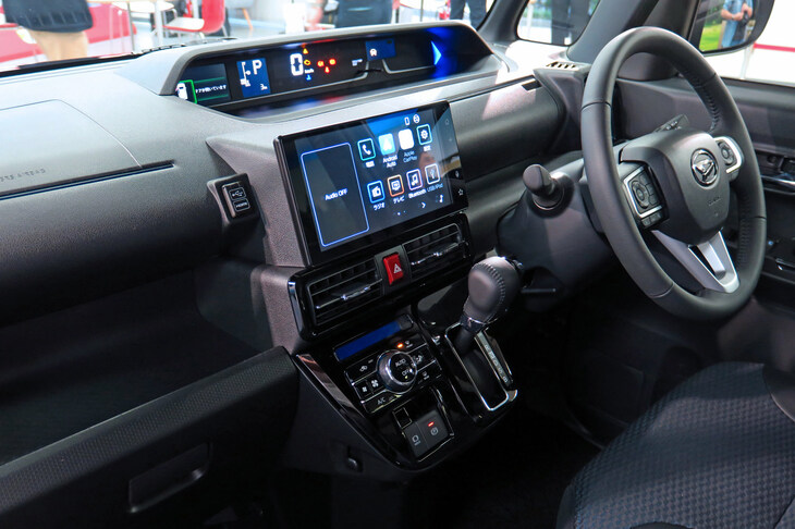 ダイハツ・タント カスタム（インストゥルメントパネルまわり）