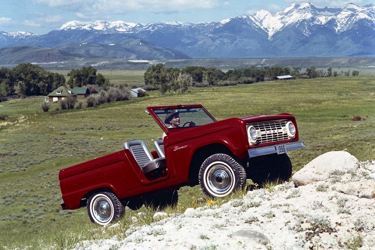 1966年に登場したフォードのオフローダー「ブロンコ」。初代モデルは1977年まで生産されたロングセラーモデルとなったが、1996年の5代目モデルを最後にいったんその歴史を閉じた。