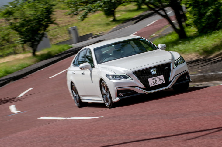 従来モデルとは一線を画すスタイリングとなって登場した新型「クラウン」。シックスライトのガラスエリアをはじめとしたサイドビューの詳細については、前編をどうぞ。（写真＝向後一宏）