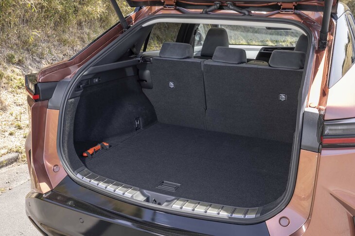 荷室の容量は522リッター。奥行きは978mm、最大開口幅は1503mmにも達する。