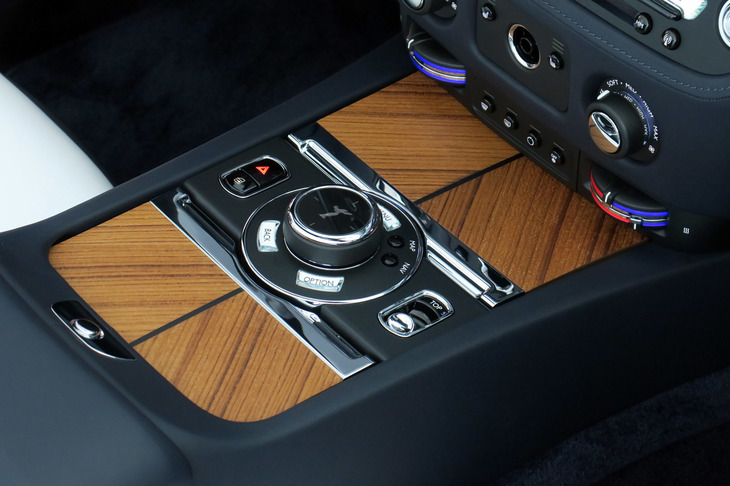 ロールス・ロイス・ベイサイド ドーン エアロカウリング（センターコンソール）