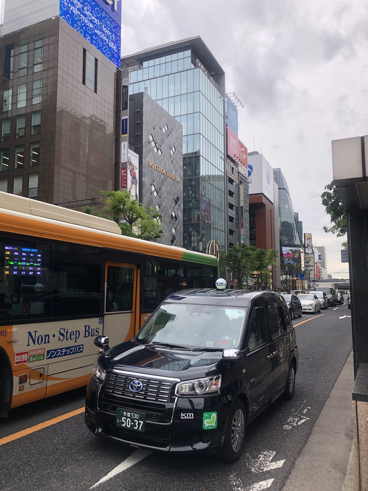 以下は筆者が東京で撮りだめた「ジャパンタクシー」。2019年5月、銀座で。