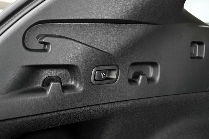 スバル・レヴォーグ レイバック リミテッドEX（ラゲッジスペース）