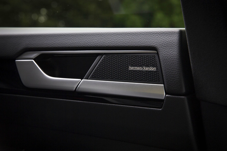 フォルクスワーゲン・アルテオン（スピーカー「プレミアムサウンドシステムharman/kardon」）