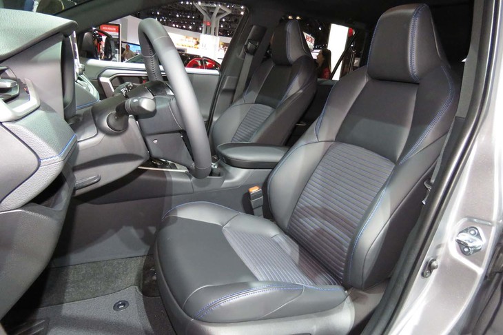 トヨタRAV4（フロントシート）