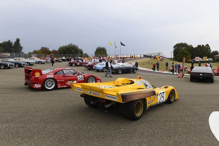 コンクールデレガンスの様子。