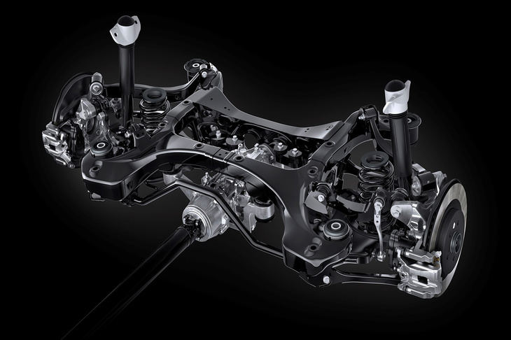 リアサスペンションには新開発の5リンク式を採用。これに合わせ、プラットフォームのリアセクションも再設計されることとなった。