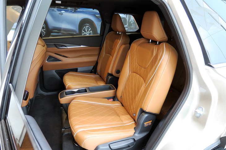 インフィニティQX60（2列目シート）
