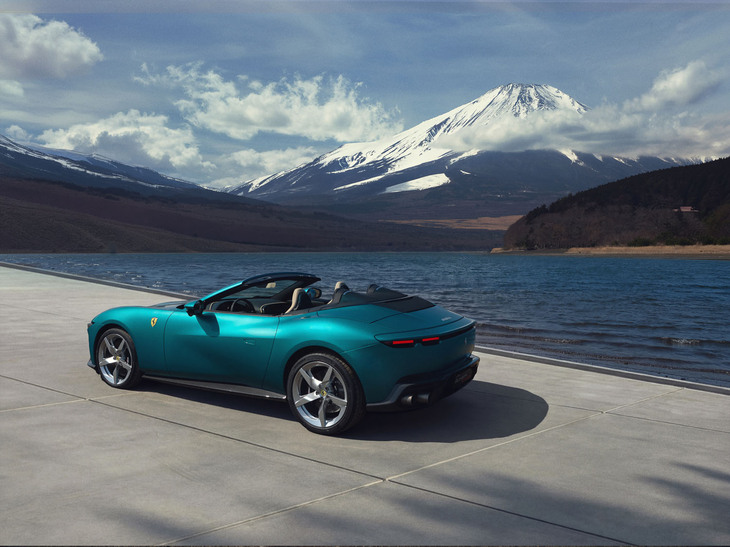 ガレージにしまっておくより、「いろいろなシーンでフェラーリを楽しみたい」という要望を持つオーナーへ向けて用意された「アマルフィ スパイダー」。こうしたシーンで見かける機会も、増えるかもしれない。