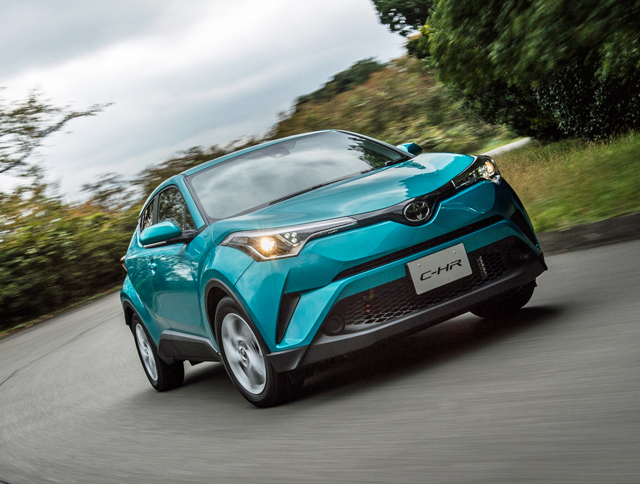 
	安全性能にも力が注がれる「C-HR」。歩行者検知機能付きのプリクラッシュセーフティーや全車速追従機能付きのレーダークルーズコントロールなどがセットになった「Toyota Safety Sense P」が全車に標準で備わる。
	