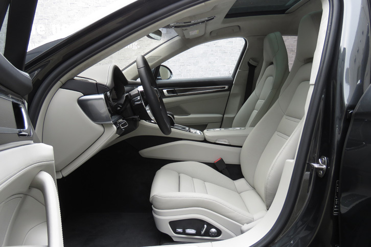 ポルシェ・パナメーラ ターボ（フロントシート）