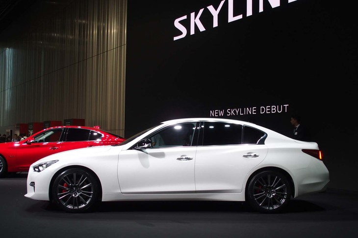 新しい「スカイライン」の全長は5mm短い4810mmとなったが、ホイールベースは従来型と変わらず2850mmのまま。