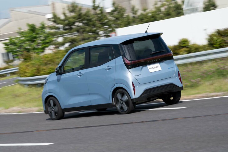 アクセルペダルの操作だけで車速を自在にコントロールできる「e-Pedalステップ」機能を搭載している。