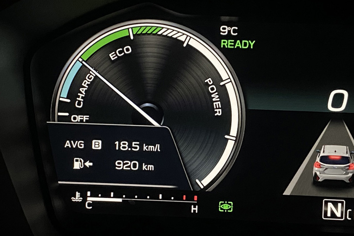 首都高をぐるっと一周して自宅に戻ったとき、燃費計は18.5km/リッターを表示していた。パワートレインの感触もかなりいいし、足まわりは首都高にドンピシャのライトなスポーティーテイスト。地味だが本当にいいクルマである。