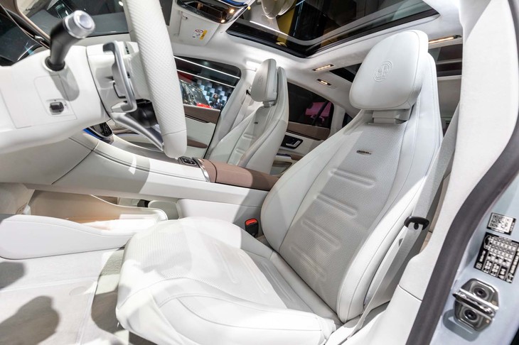 メルセデスAMG EQS53 4MATIC＋（フロントシート）