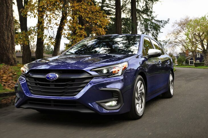 余談だが、スバルは2025年モデルを最後に「レガシィ（セダン）」の生産を終了するとしている。人気モデルゆえに「アウトバック」も消滅するとは考えにくいが……。現行型も、2019年のデビューから今年で6年。アウトバックの明日はどっちだ？