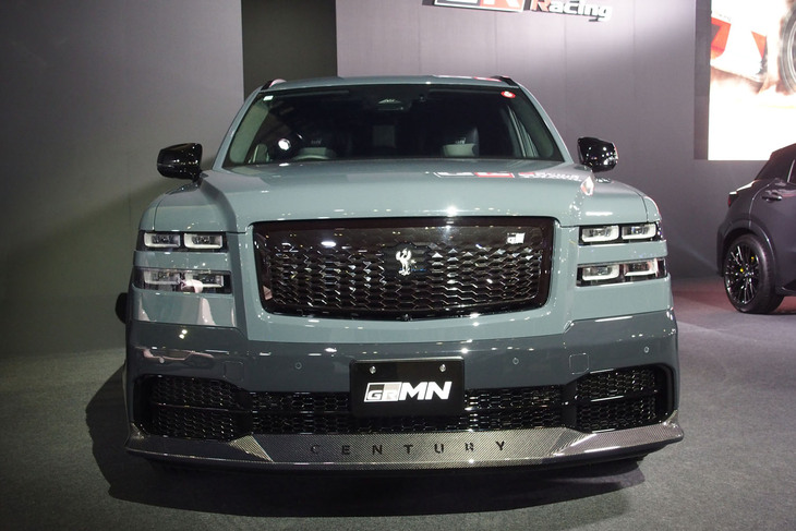 モリゾウの愛車として展示された「センチュリーGRMN」。