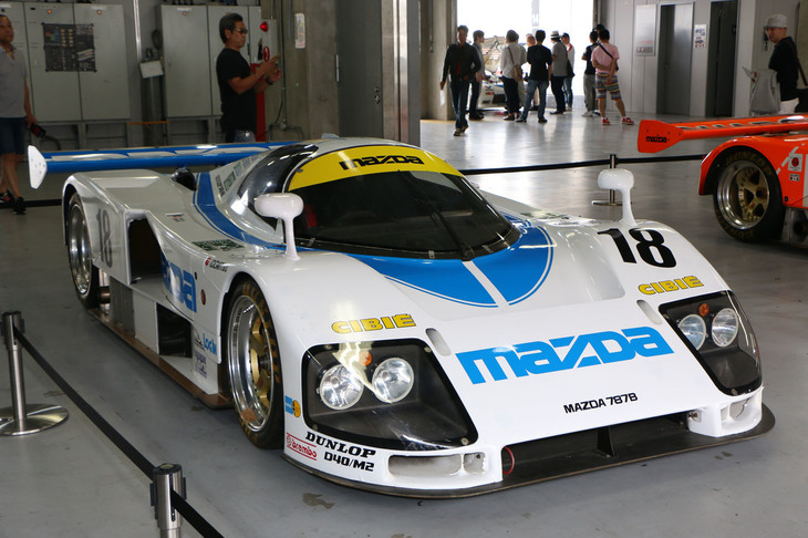 レーシングカーのヘリテージ展示も行われた。「マツダ787B」18号車は、55号車とともにルマンに参戦し、総合6位に輝いた。WSPCにも通年参戦をしていた。1991年シーズン以来、長い眠りについていたが、2016年のこのイベントで久々のお披露目が行われ、話題となった。