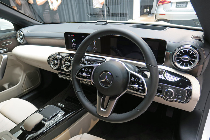 メルセデス・ベンツCLA200d（インストゥルメントパネルまわり）