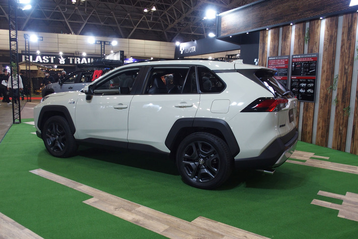 トヨタRAV4 PHEV-ADVENTURE