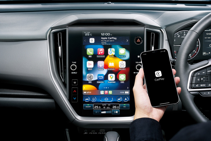 Apple CarPlayがワイヤレス接続に対応したほか、「クロストレック」に続きランダムに割り当てられた3つの単語を入力することで簡単に目的地を設定できる、英国発の「what3words（ワットスリーワーズ）」による目的地検索システムも搭載している。