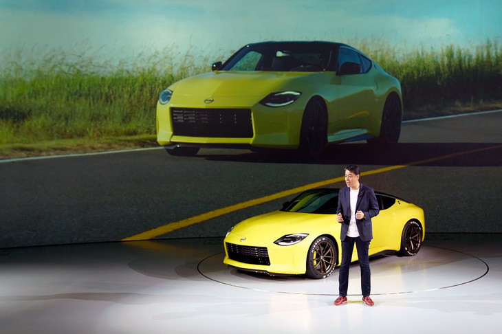 オンライン発表会にて、同車の特徴や「フェアレディZ」というモデルの存在について説明する、日産自動車の内田 誠CEO。